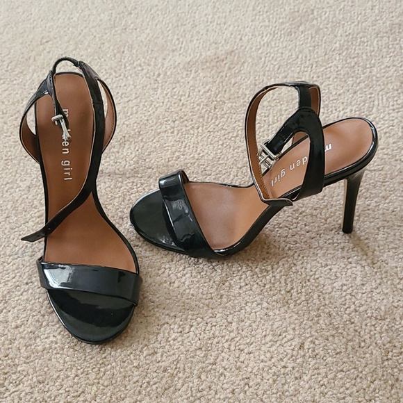 Sandals - Picture 3 of 3